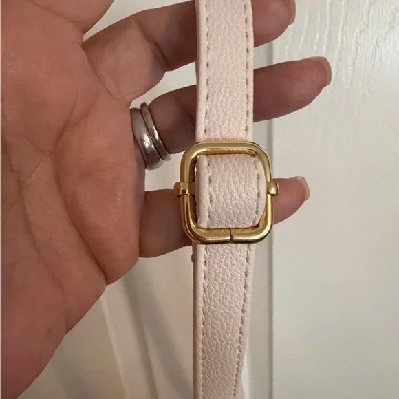 Disney Winnie the Pooh Cream and Gold Crossbody Bag - Picture 10 of 10